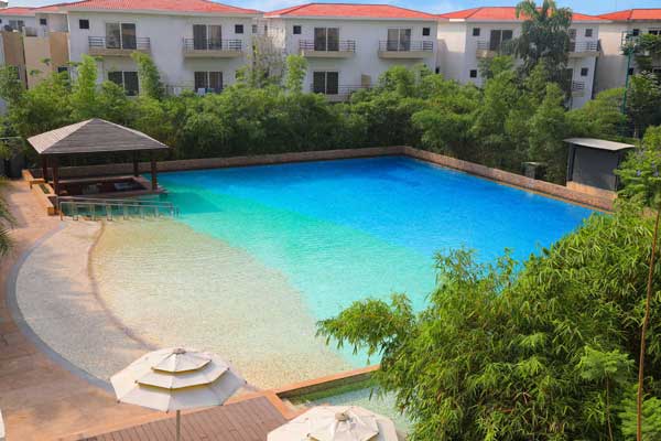 Wave Pool with LED Screen Paramount Golf Foreste