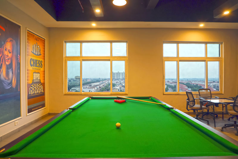 Paramount Golf Foreste Commercial Block View