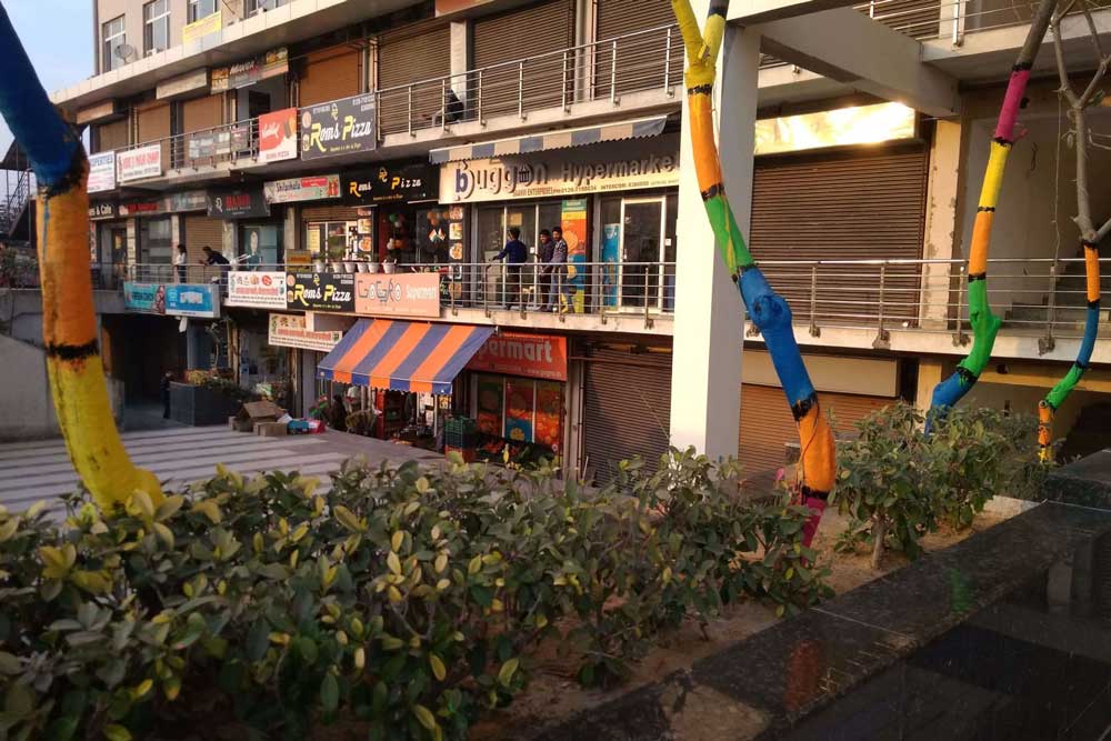 Paramount Golfforeste Golfmart - Prime Retail Shops for Investment