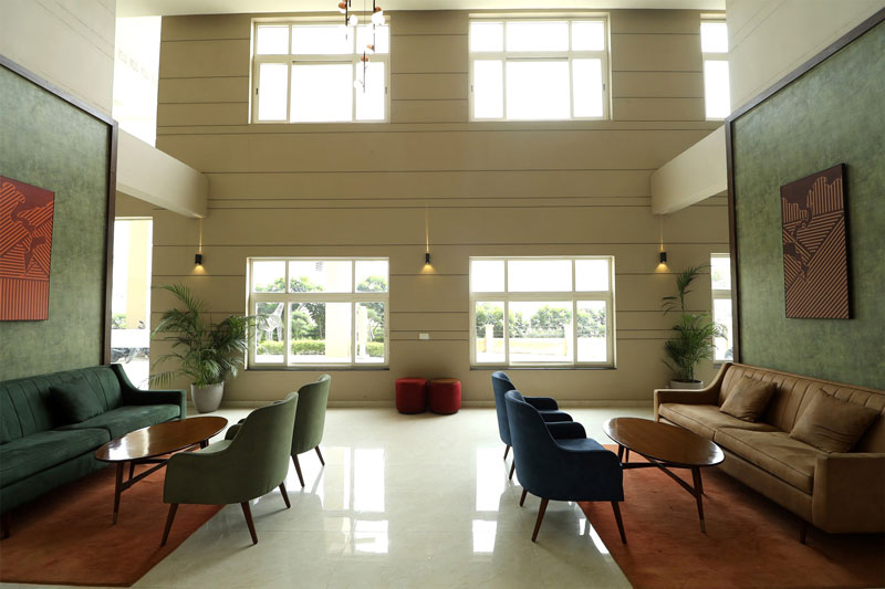 Modern Lobby and Reception Paramount Golf Foreste Studios