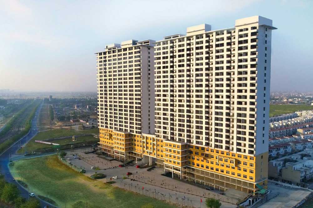 Modern Studio Interiors at Paramount Golf Foreste